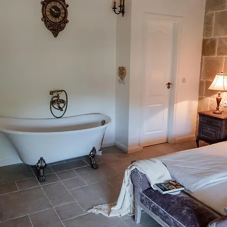 Bed & Breakfast Rustic Chic